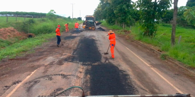 Manutenção da Rodovia-471 entre Ministro Andreazza e Cacoal é intensificada com ações do governo de RO