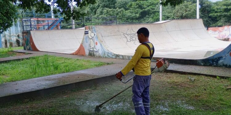 Prefeitura de Porto Velho realiza limpeza e melhorias no Skate Parque