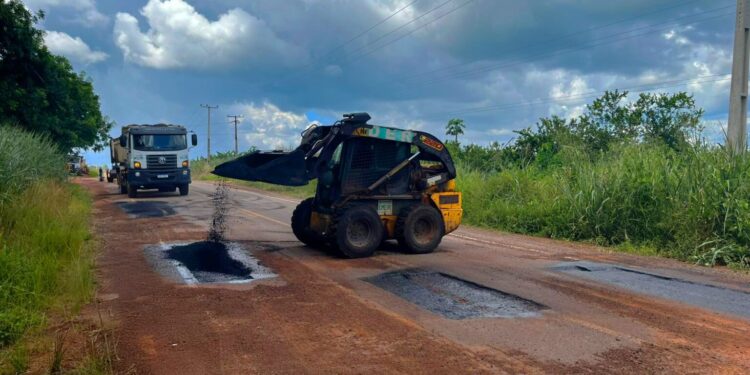 Governo de RO realiza recuperação asfáltica na Rodovia-471, no município de Cacoal