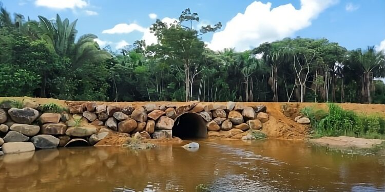 Encascalhamento em trechos da RO-420, sentido Jacinópolis é realizado pelo governo de RO