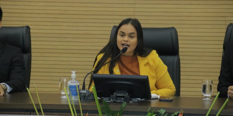 Deputada Dra. Taíssa propõe projeto de lei para garantir maior segurança no transporte público em Rondônia