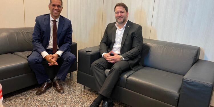 Deputado Alex Redano solicita prorrogação da isenção de ICMS para área de livre comércio em Guajará-Mirim
