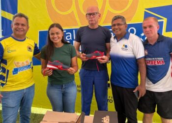 Deputada Dra. Taíssa entrega R$ 100 mil em chuteiras para jovens da Ponta do Abunã