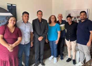 Deputado Eyder Brasil visita projeto social que atende mais de 300 crianças na zona leste de Porto Velho