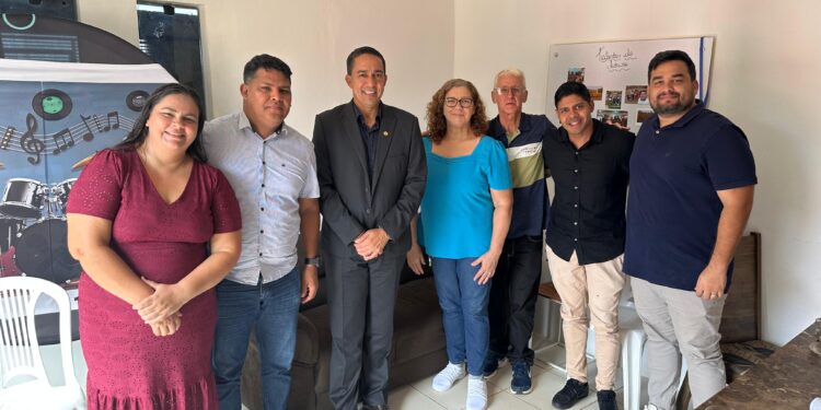 Deputado Eyder Brasil visita projeto social que atende mais de 300 crianças na zona leste de Porto Velho
