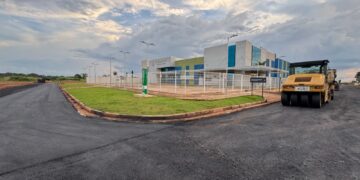 Pavimentação entorno do hospital regional de Guajará-Mirim facilita acesso futuro