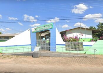 Ieda Chaves solicita cobertura do pátio da Escola Juscelino Kubitschek, em Santa Luzia D’Oeste