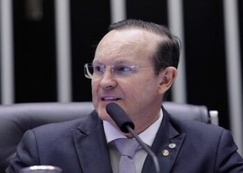Comissão aprova projeto que amplia tempo de prova para alunos com dislexia e TDAH