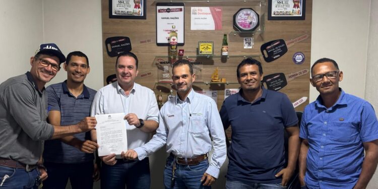 Deputado Dr. Luís do Hospital entrega 37 mil mudas de café clonal em Nova União