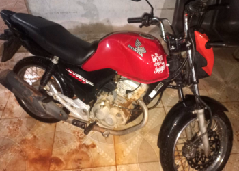 PRESIDENTE MÉDICI – POLÍCIA MILITAR AGE RÁPIDO E RECUPERA MOTOCICLETA FURTADA