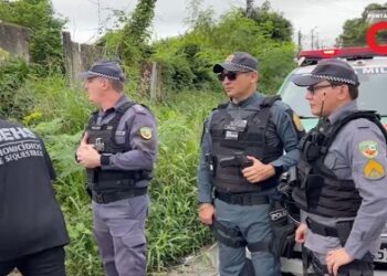 Mulher sai para comprar pão e encontra corpo de homem que foi torturado até a morte no Flores