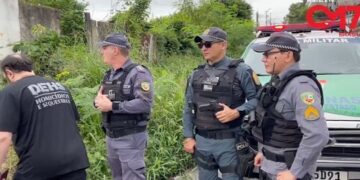 Mulher sai para comprar pão e encontra corpo de homem que foi torturado até a morte no Flores