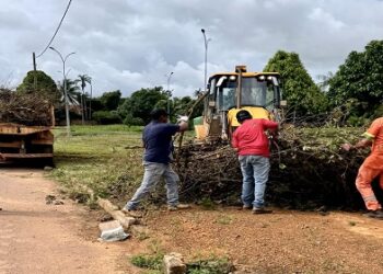 Administração de Rio Crespo promove limpeza nas ruas e avenidas do município