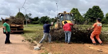 Administração de Rio Crespo promove limpeza nas ruas e avenidas do município