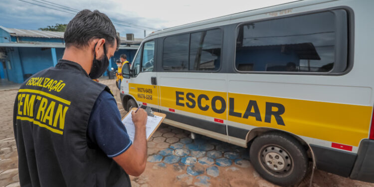 Motoristas que prestam serviço de transporte devem solicitar renovação da credencial