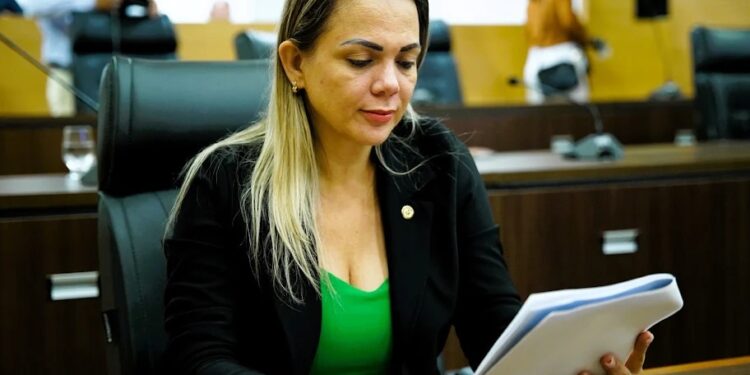 Conheça leis criadas pela deputada estadual Cláudia de Jesus que estão em vigor em Rondônia