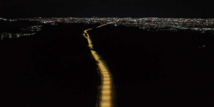Trecho da BR-364 volta a ser iluminado após quatro anos de espera