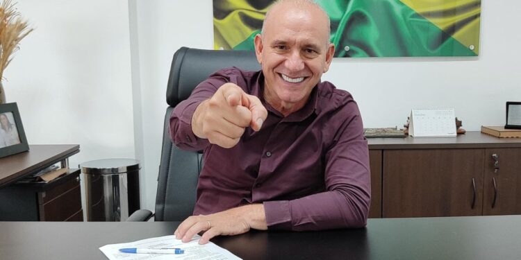 Ezequiel Neiva viabiliza recurso para implantação de Equoterapia na Apae de Cerejeiras