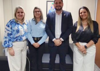 Acompanhado da prefeita Marcilene, Jean Mendonça busca parceria com o Governo para realizar obras em escola de Pimenta Bueno