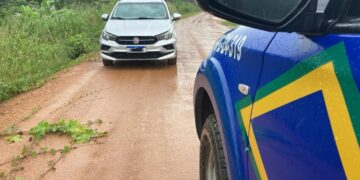 Polícia Militar recupera automóvel roubado em residência em Ariquemes