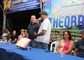 Luís do Hospital participa da inauguração da nova iluminação em Theobroma