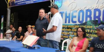 Luís do Hospital participa da inauguração da nova iluminação em Theobroma