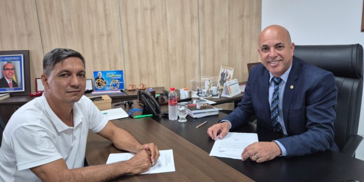 Deputado Ismael Crispin destina recursos para aquisição de van para pacientes de hemodiálise em Costa Marques