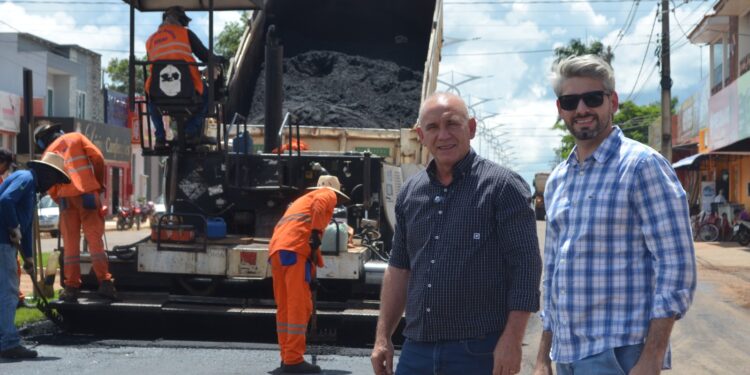 Deputado Ezequiel Neiva vistoria recuperação da rodovia de acesso a Cabixi