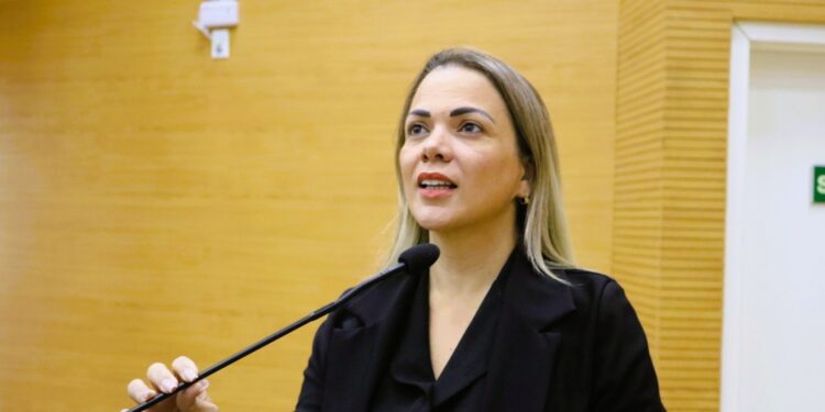 Deputada Cláudia de Jesus incentiva participação da sociedade nas propostas do PAA