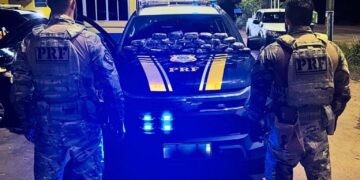 PRF apreende cocaína escondida em carro que seria transportado por caminhão cegonha no Acre