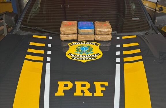 Em Guajará-Mirim, PRF prende passageira de táxi transportando Maconha