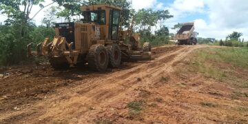 Governo atende pedido de Jean Oliveira e recupera trechos críticos da RO-135 entre Vila Marcão e Izidolândia