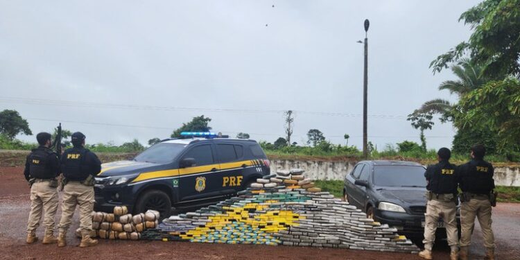 PRF apreende mais de 300 kg de drogas em Guajará-Mirim/RO