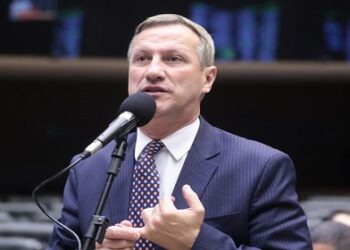 Projeto suspende decreto que regulamenta poder de polícia da Funai