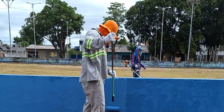 Com mão de obra reeducanda, governo de RO intensifica manutenção e limpeza de espaços públicos, em Porto Velho