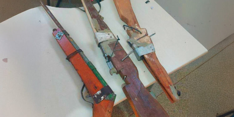JI-PARANÁ – POLÍCIA MILITAR APREENDE ARMAS E ENTORPECENTES NO BAIRRO SÃO FRANCISCO