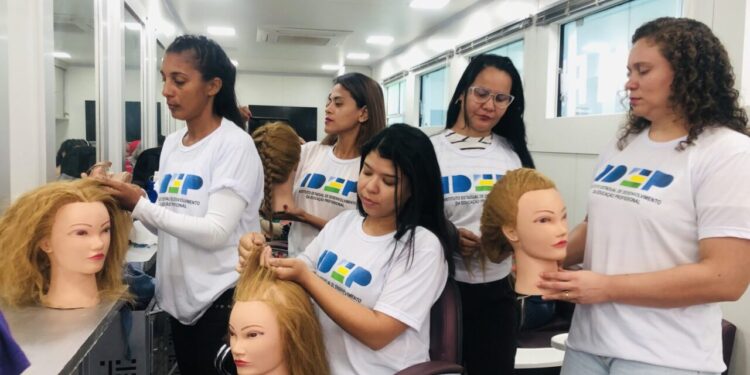 Inscrições para cursos profissionalizantes na área da beleza estão abertas até terça-feira,18, em Guajará-Mirim
