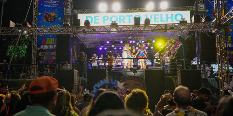 Baile Municipal abre o carnaval de Porto Velho e anima foliões com muita marchinha