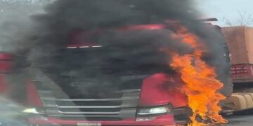 Carreta que pegou fogo com criança a bordo na BR-364, próximo a Vilhena, é de Jaru e estava avaliada em mais de R$ 600 mil