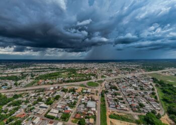 Inmet emite alerta de perigo após chuvas intensas em Porto Velho