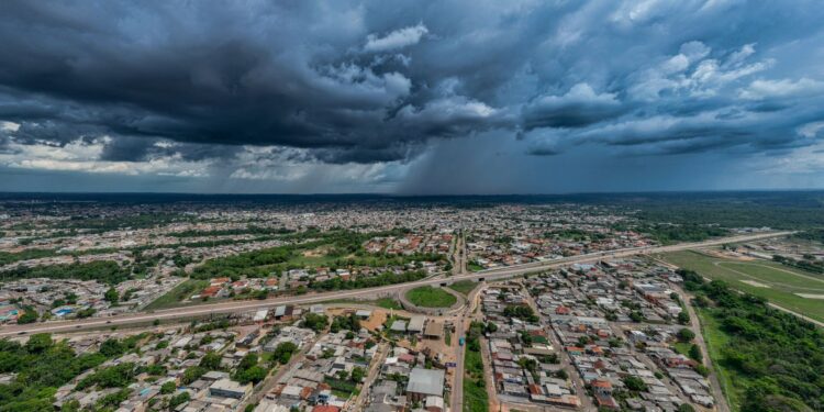Inmet emite alerta de perigo após chuvas intensas em Porto Velho