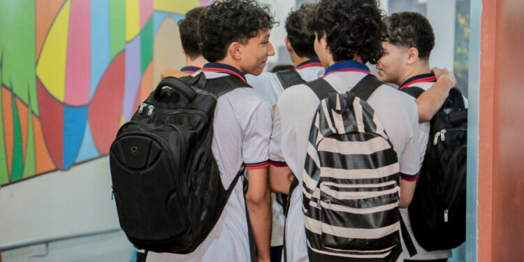 Medidas de saúde garantem proteção de estudantes contra doenças infecciosas na volta às aulas, em Rondônia