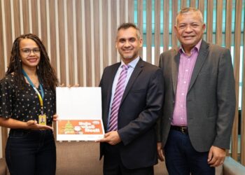 MPRO recebe certificado dos Correios em agradecimento por participação na campanha de Natal