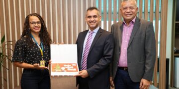 MPRO recebe certificado dos Correios em agradecimento por participação na campanha de Natal