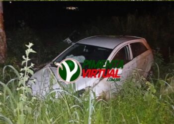 Motorista perde controle e sai da pista em curva perigosa de Espigão do Oeste