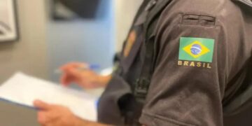 Mulher que prestava serviços para a Caixa Econômica Federal é presa pela PF por golpes em clientes