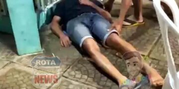 Jovem é esfaqueado em tentativa de homicídio em praça