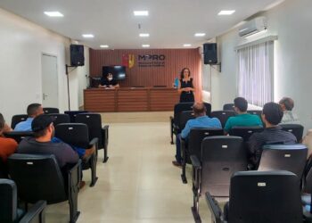 Promotoria de Justiça realiza reunião com vereadores de Rolim de Moura