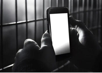 Policial penal que levava celulares para detentos é condenado a 11 anos de prisão