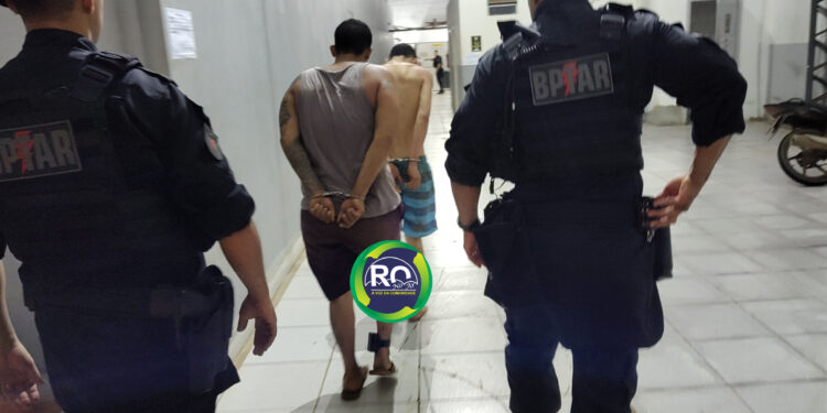 BPTAR: Dupla é conduzida a central de polícia com moto roubada
